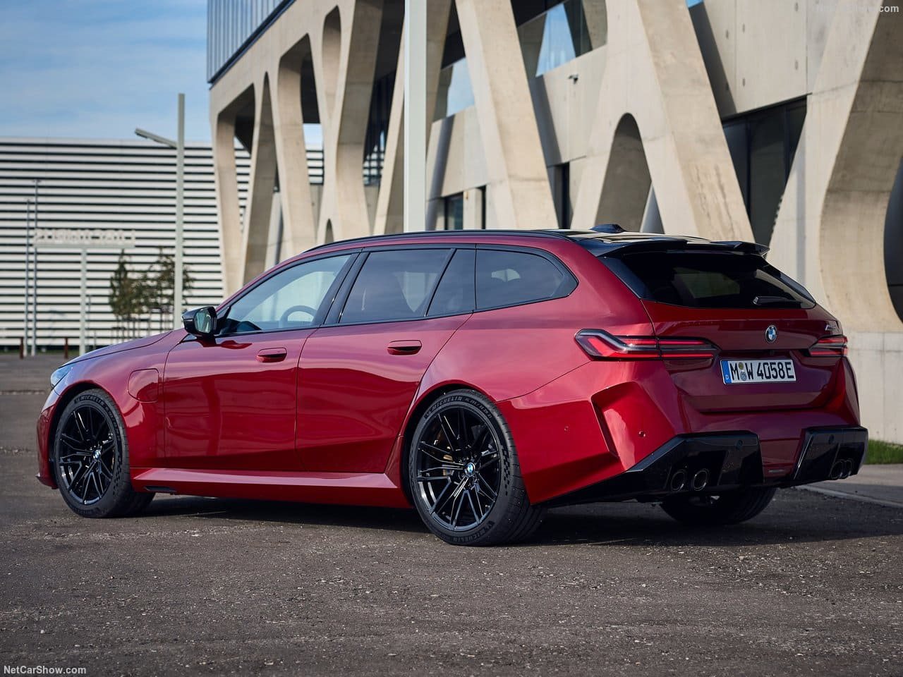 2025 - BMW M5 TOURING DRAGON FIRE RED, foto 45
