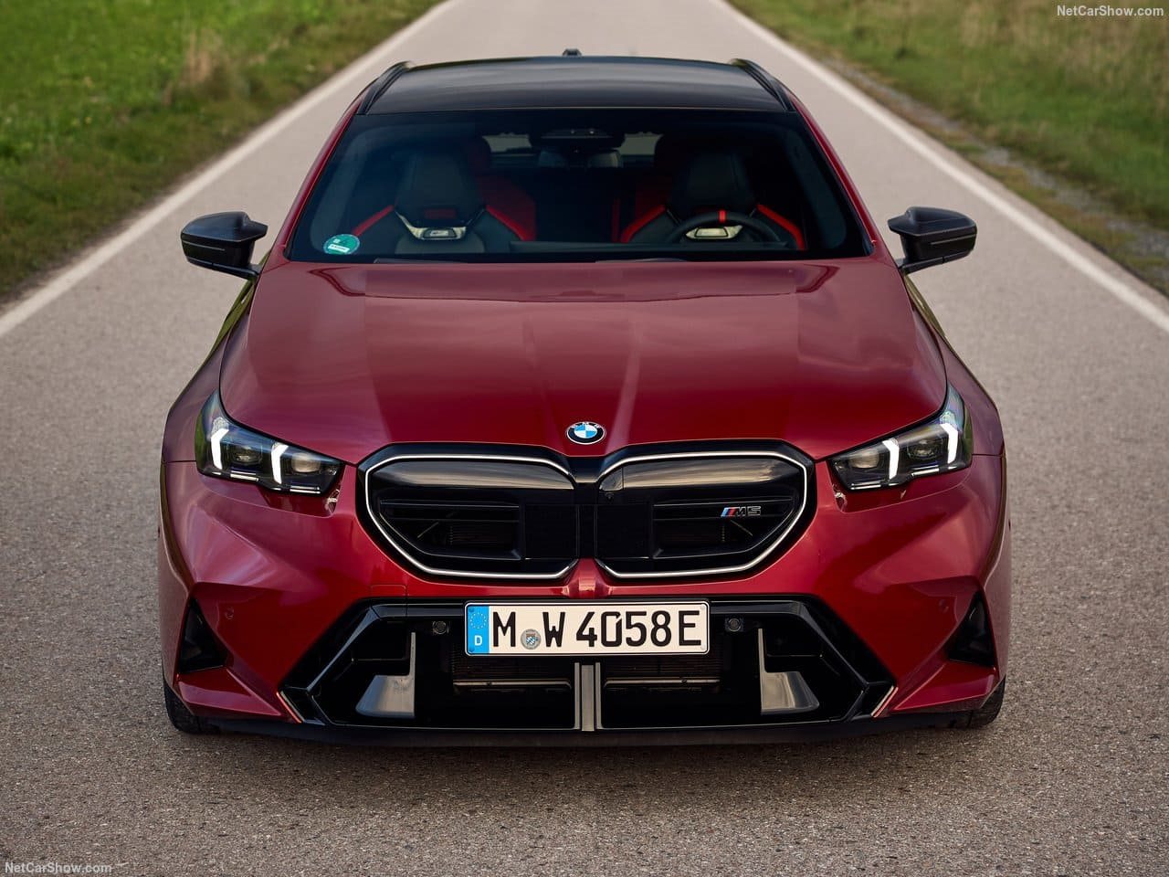 2025 - BMW M5 TOURING DRAGON FIRE RED, foto 61