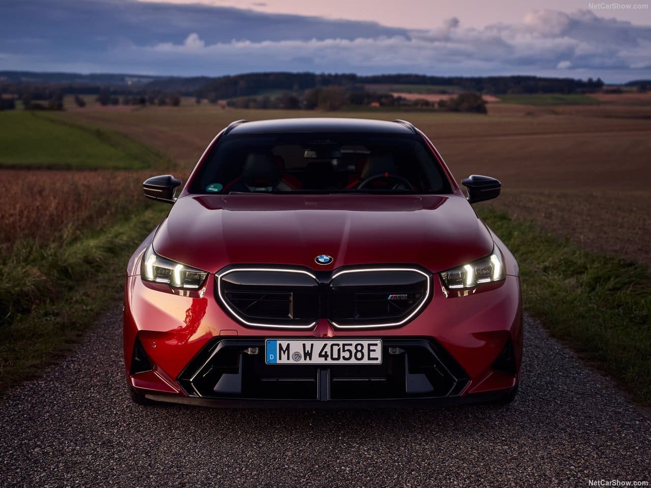 2025 - BMW M5 TOURING DRAGON FIRE RED, foto 63