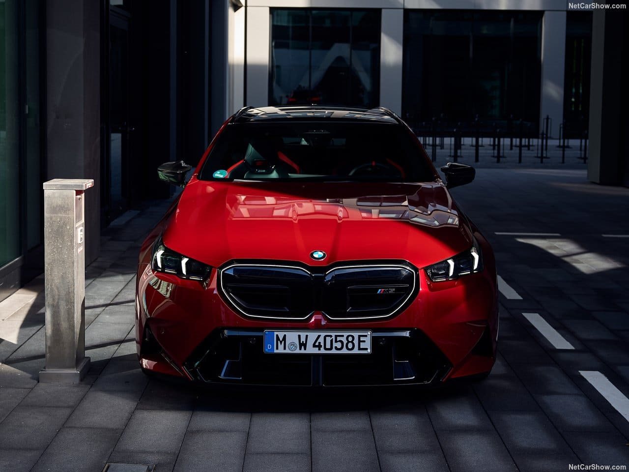 2025 - BMW M5 TOURING DRAGON FIRE RED, foto 71