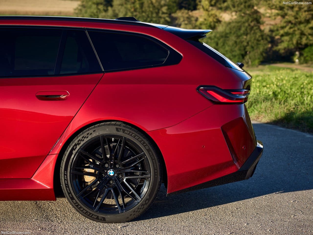 2025 - BMW M5 TOURING DRAGON FIRE RED, foto 93
