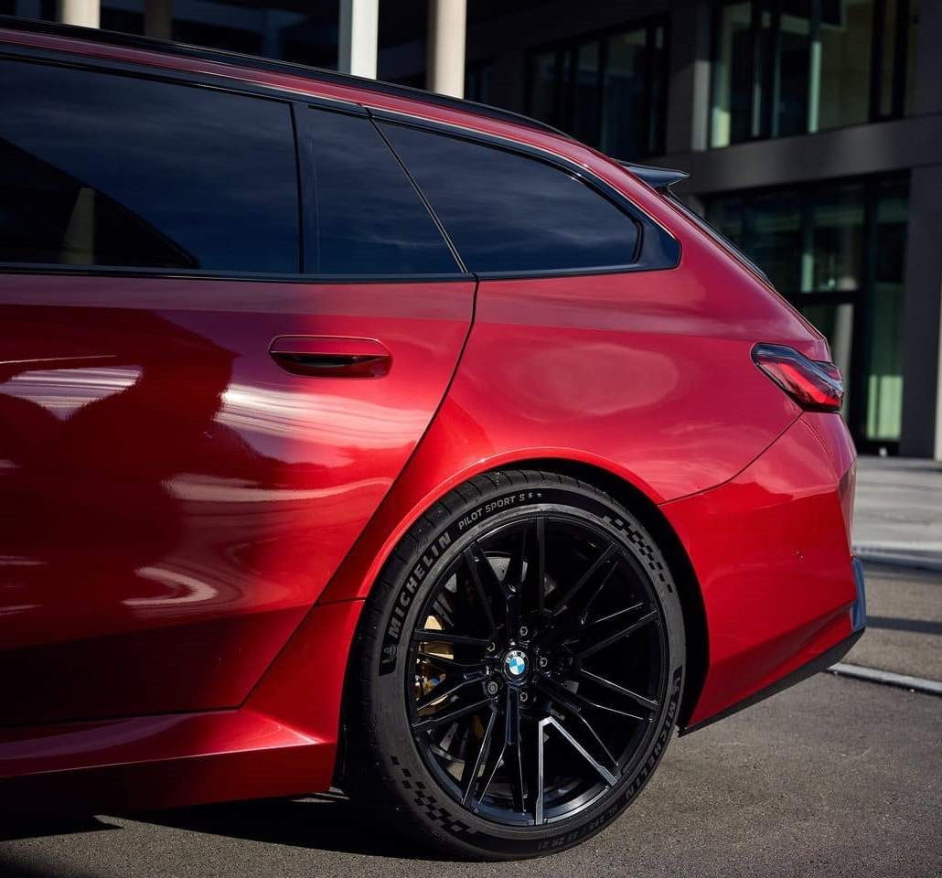 2025 - BMW M5 TOURING DRAGON FIRE RED, foto 98