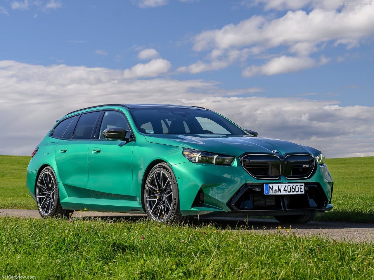 2025 - BMW M5 TOURING ISLE OF MAN GREEN, foto 2
