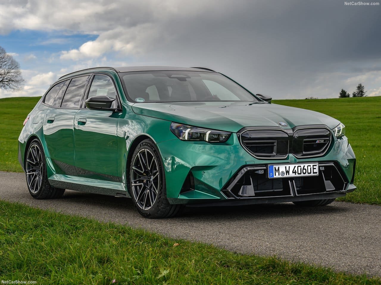 2025 - BMW M5 TOURING ISLE OF MAN GREEN, foto 4