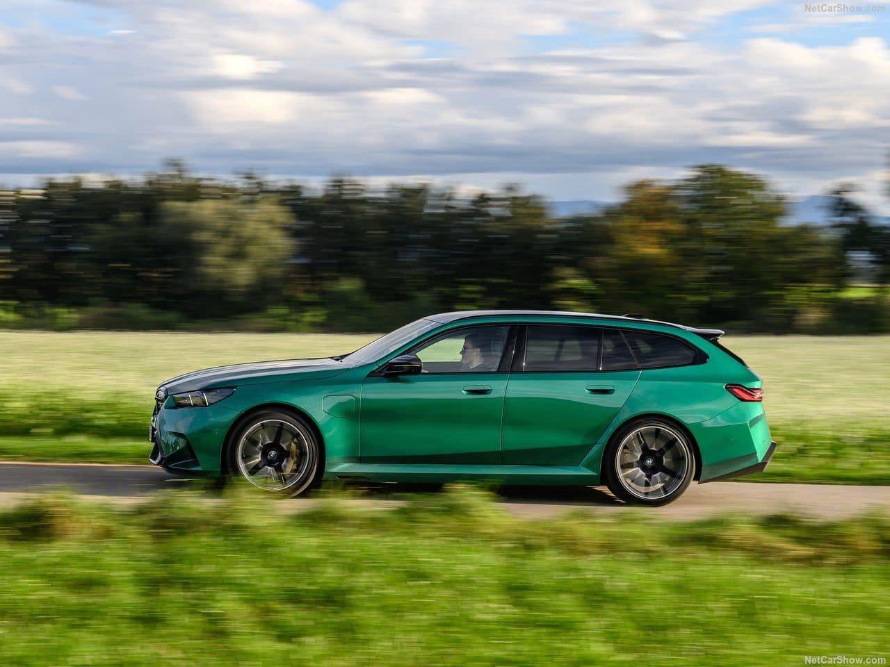 2025 - BMW M5 TOURING ISLE OF MAN GREEN, foto 35