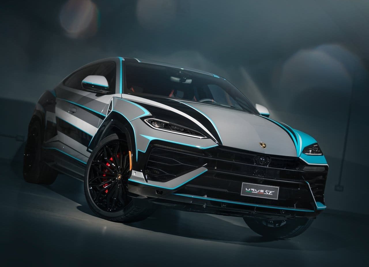 LAMBORGHINI URUS SE MIAMI ART BASEL, foto 1