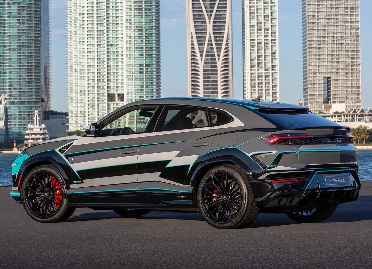 LAMBORGHINI URUS SE MIAMI ART BASEL, foto 13