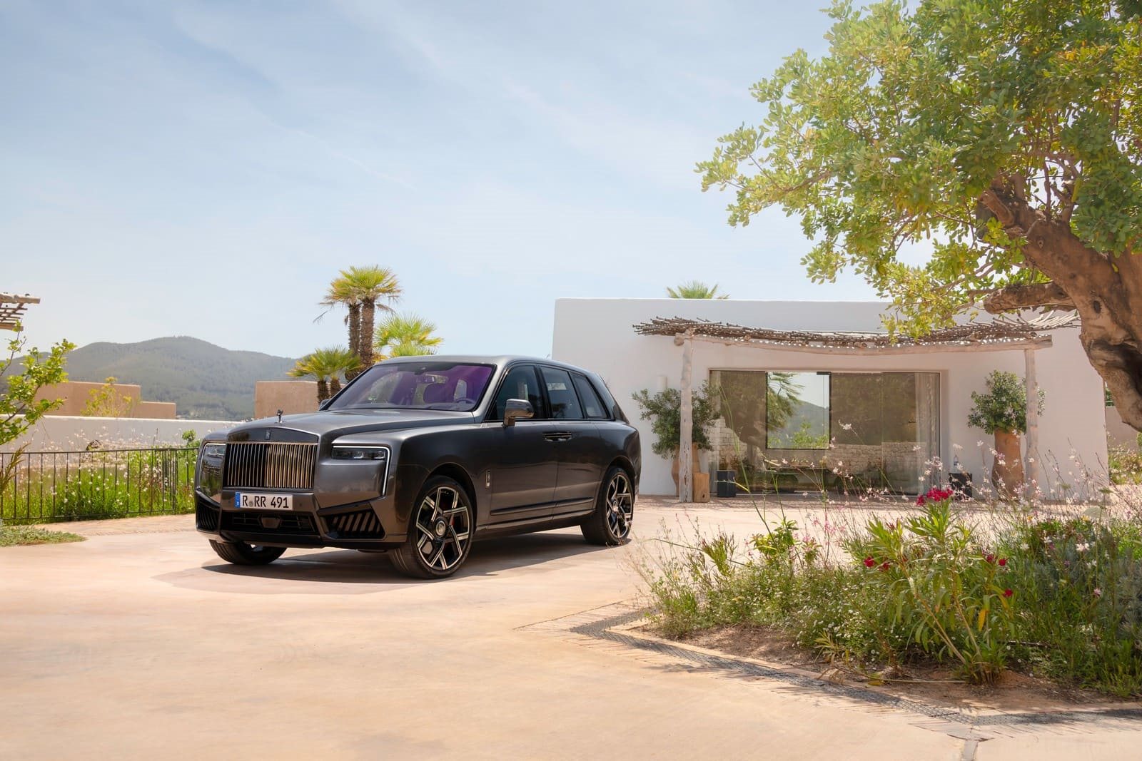 2025 - ROLLS-ROYCE CULLINAN SERIES II BLACK BADGE ‘CAPTAIN’ IN GUNMETAL, foto 2