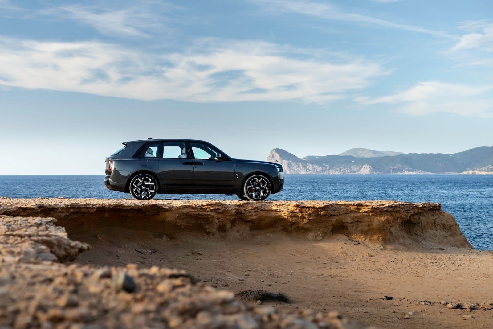 2025 - ROLLS-ROYCE CULLINAN SERIES II BLACK BADGE ‘CAPTAIN’ IN GUNMETAL, foto 3