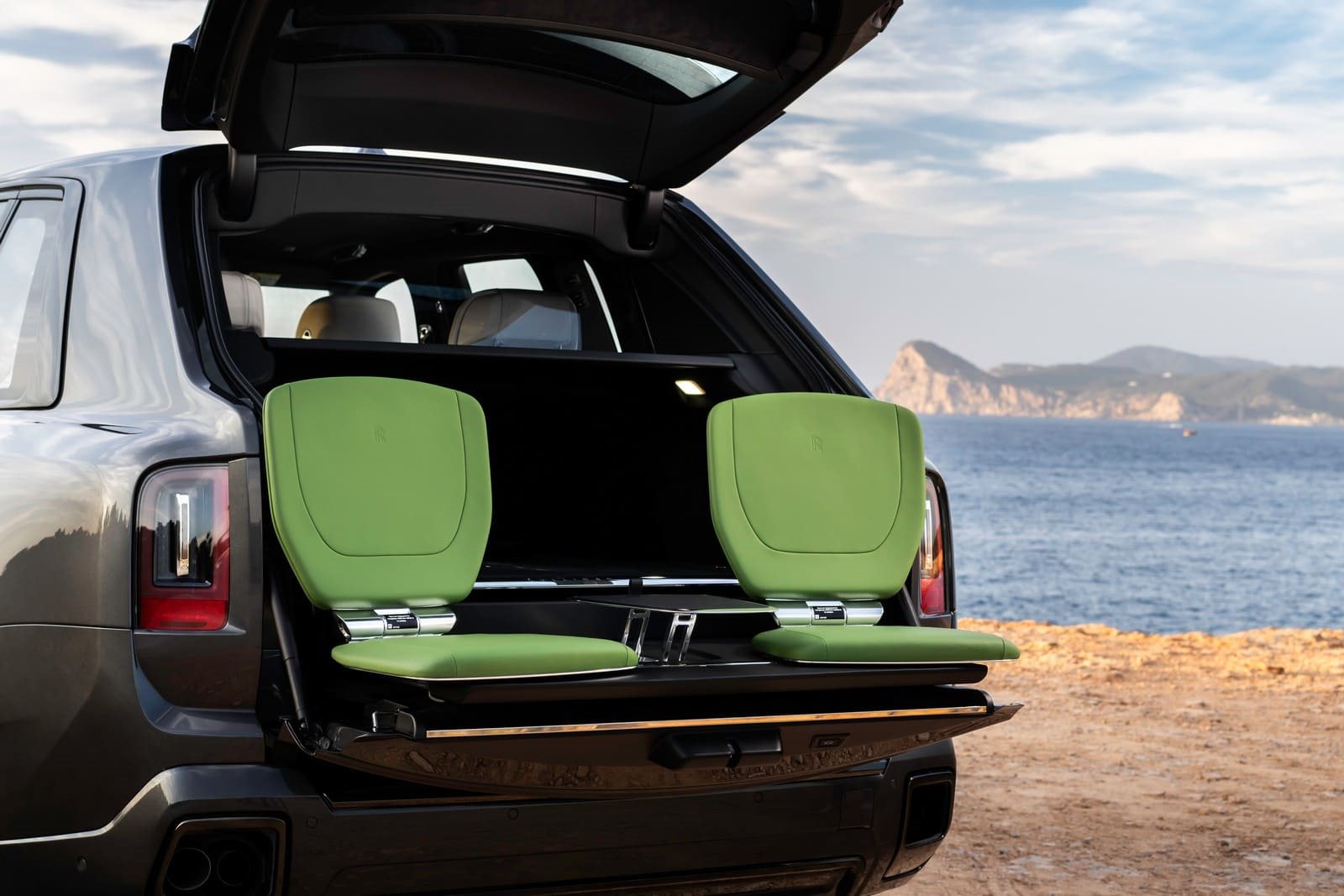 2025 - ROLLS-ROYCE CULLINAN SERIES II BLACK BADGE ‘CAPTAIN’ IN GUNMETAL, foto 10