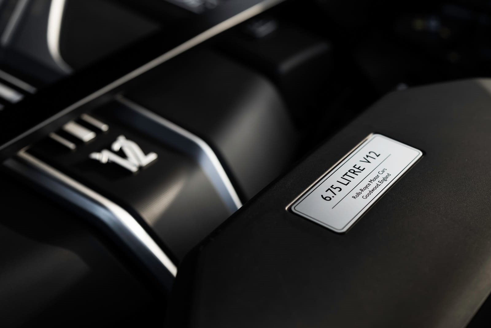 2025 - ROLLS-ROYCE CULLINAN SERIES II BLACK BADGE ‘CAPTAIN’ IN GUNMETAL, foto 13