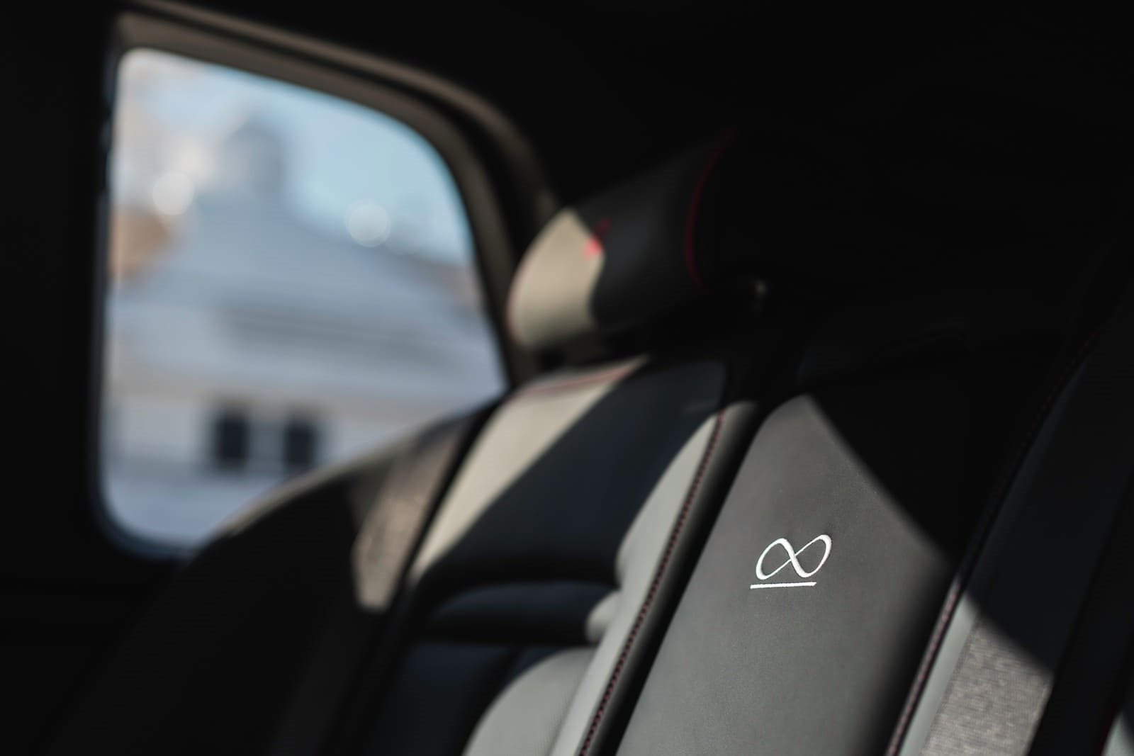 2025 - ROLLS-ROYCE CULLINAN SERIES II BLACK BADGE ‘DISRUPTOR’ IN MORGANITE, foto 8