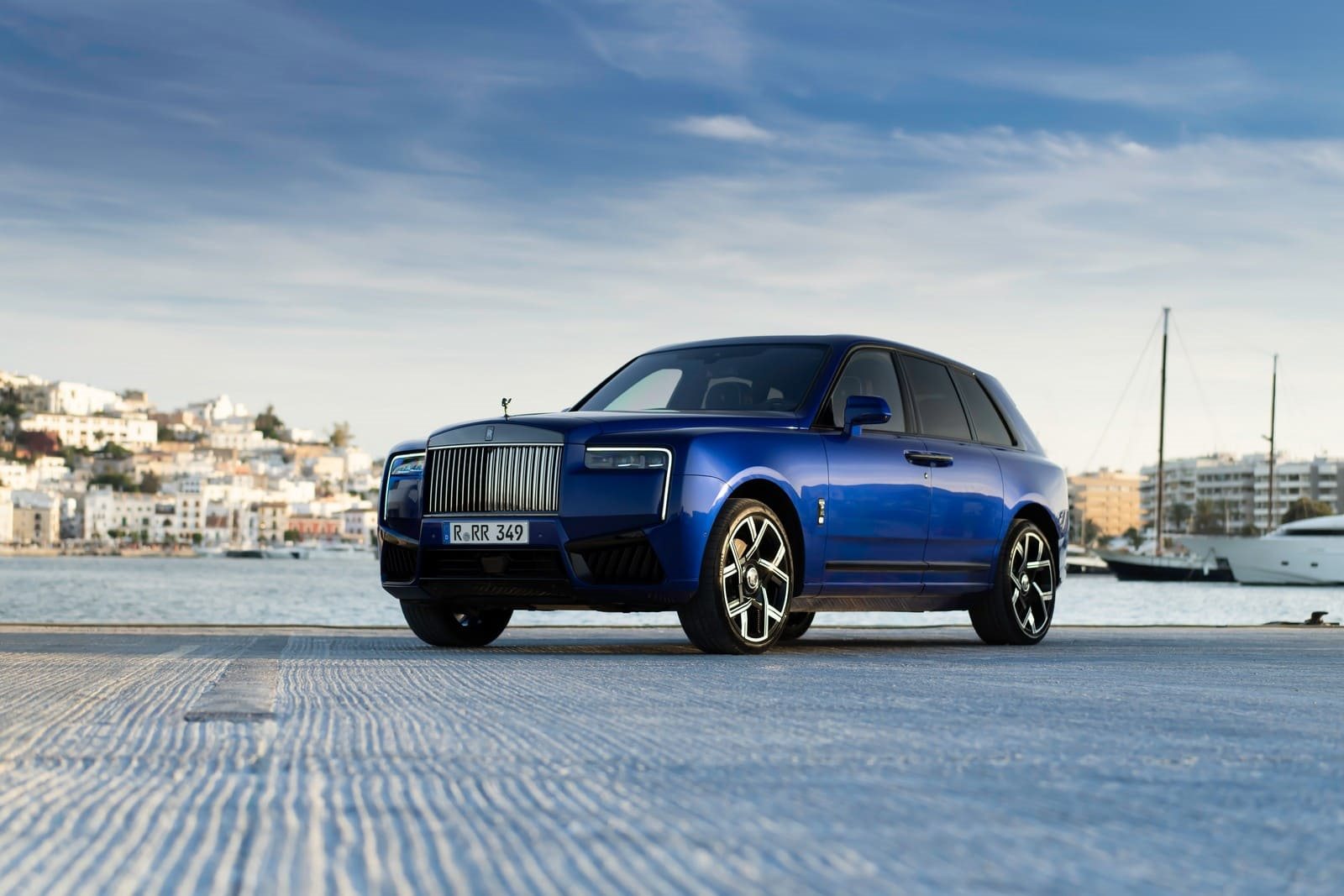 2025 - ROLLS-ROYCE CULLINAN SERIES II BLACK BADGE ‘PIONEER’ IN SALAMANCA BLUE, foto 3