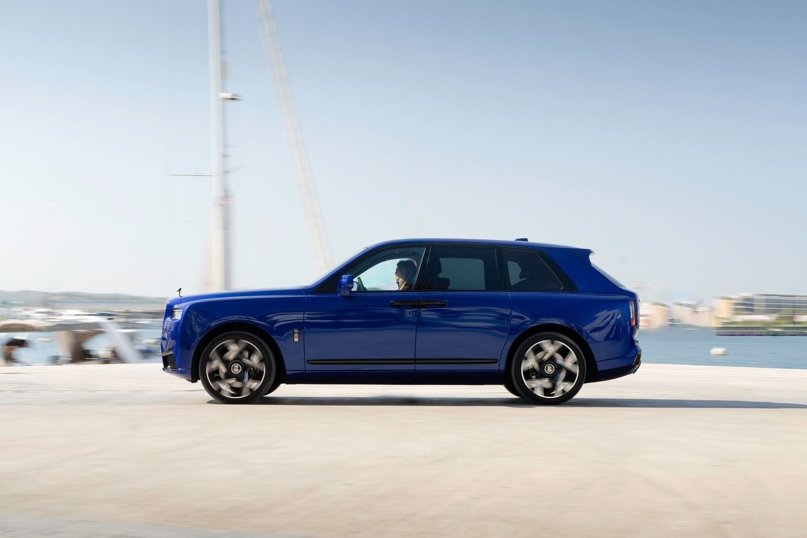 2025 - ROLLS-ROYCE CULLINAN SERIES II BLACK BADGE ‘PIONEER’ IN SALAMANCA BLUE, foto 4