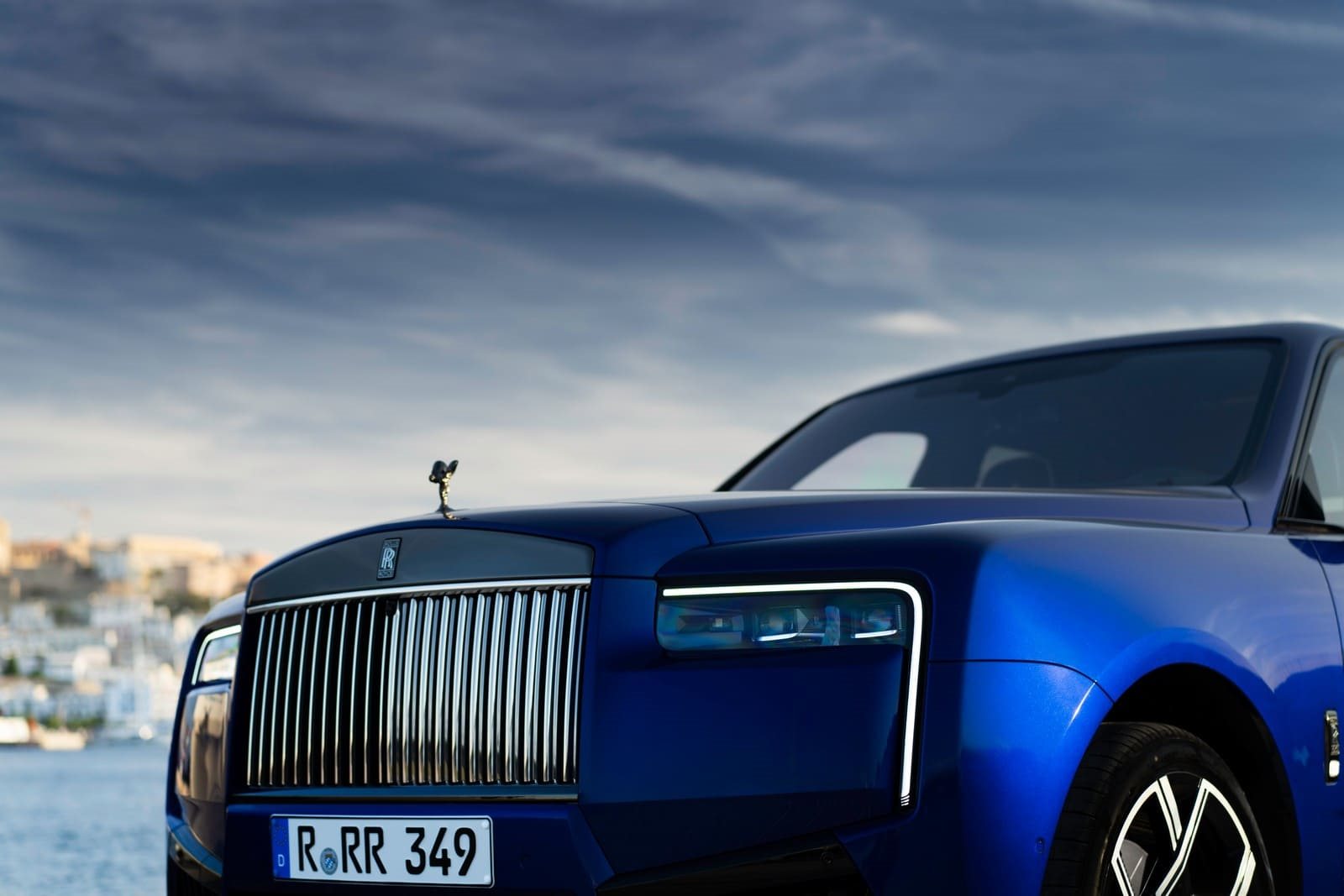 2025 - ROLLS-ROYCE CULLINAN SERIES II BLACK BADGE ‘PIONEER’ IN SALAMANCA BLUE, foto 5