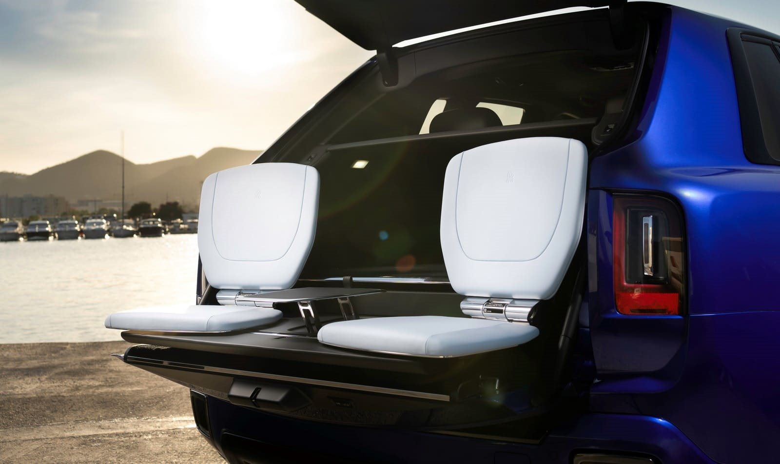 2025 - ROLLS-ROYCE CULLINAN SERIES II BLACK BADGE ‘PIONEER’ IN SALAMANCA BLUE, foto 9