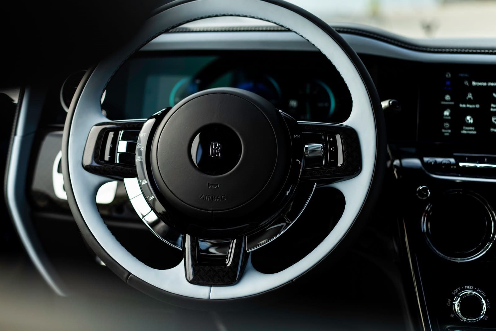 2025 - ROLLS-ROYCE CULLINAN SERIES II BLACK BADGE ‘PIONEER’ IN SALAMANCA BLUE, foto 10