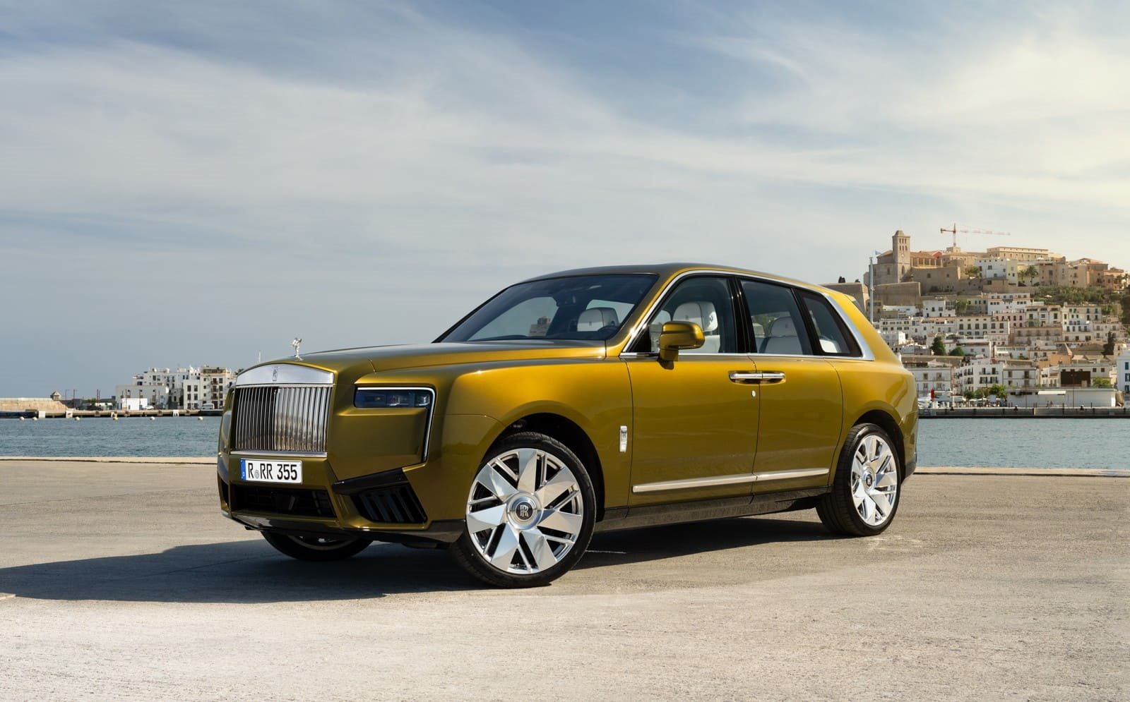 2025 - ROLLS-ROYCE CULLINAN SERIES II ‘DISRUPTOR’ IN CHARTEUSE, foto 1