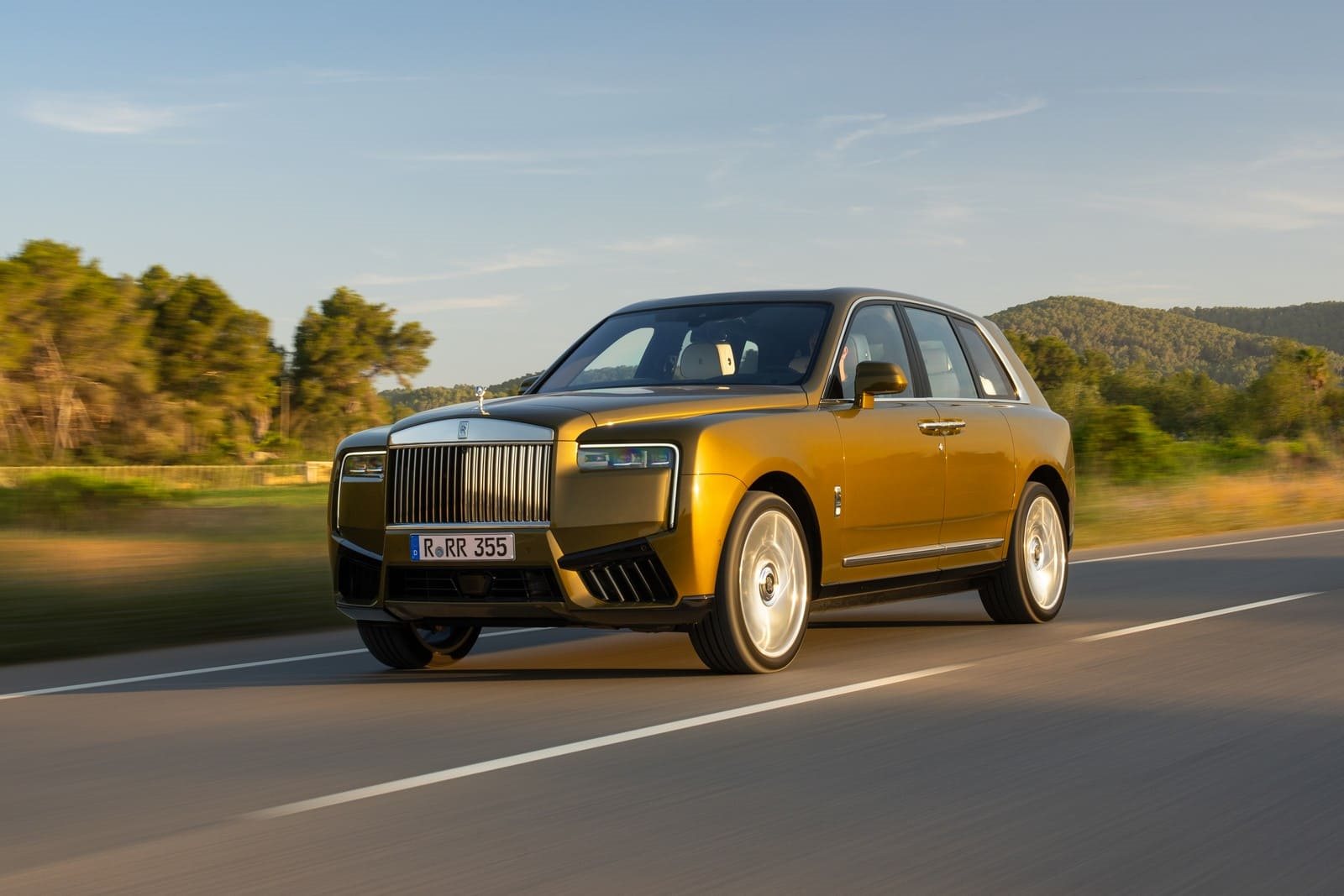 2025 - ROLLS-ROYCE CULLINAN SERIES II ‘DISRUPTOR’ IN CHARTEUSE, foto 2