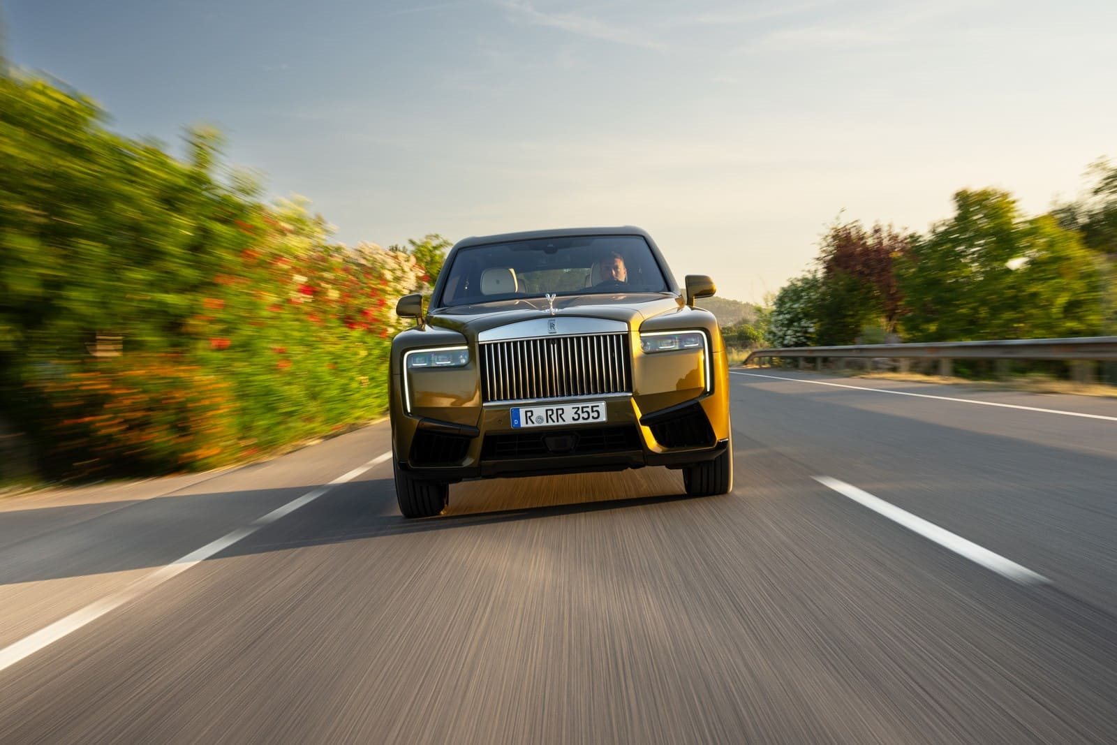 2025 - ROLLS-ROYCE CULLINAN SERIES II ‘DISRUPTOR’ IN CHARTEUSE, foto 3