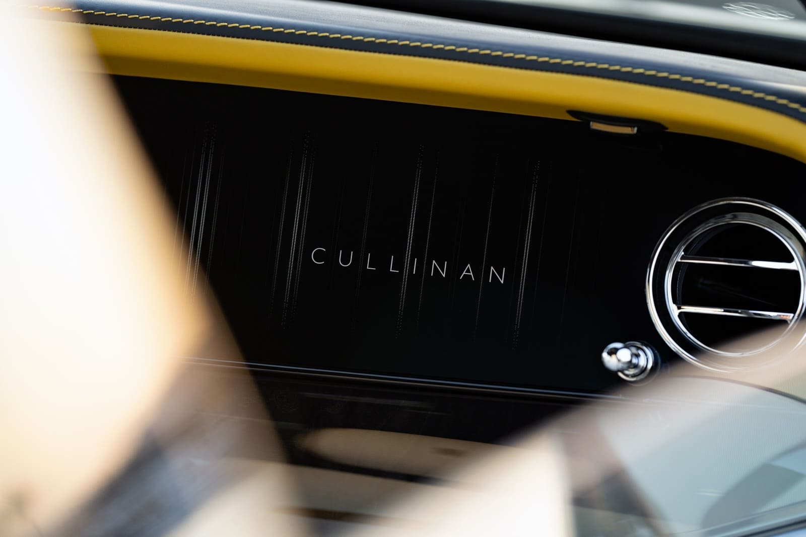 2025 - ROLLS-ROYCE CULLINAN SERIES II ‘DISRUPTOR’ IN CHARTEUSE, foto 7