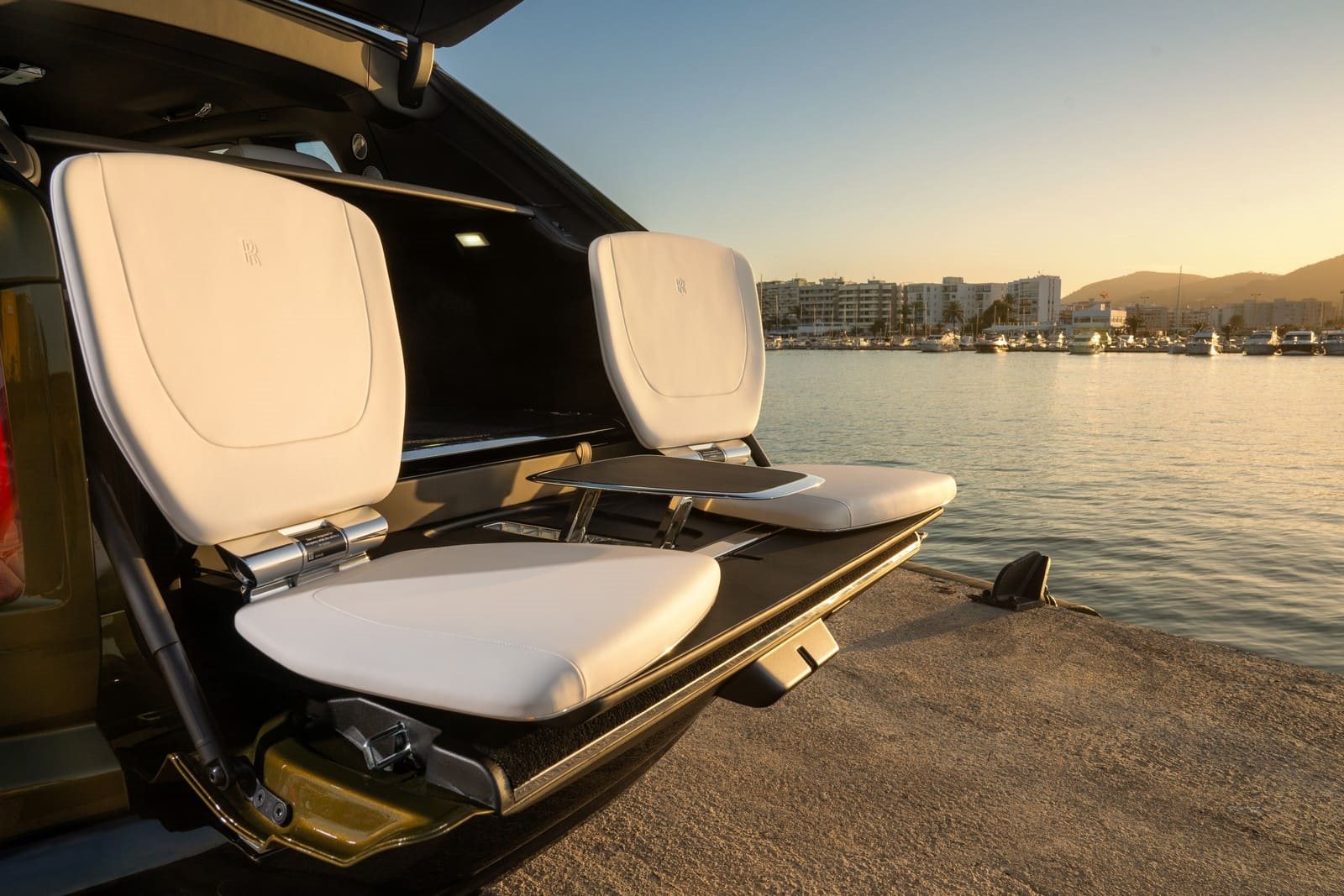 2025 - ROLLS-ROYCE CULLINAN SERIES II ‘DISRUPTOR’ IN CHARTEUSE, foto 9