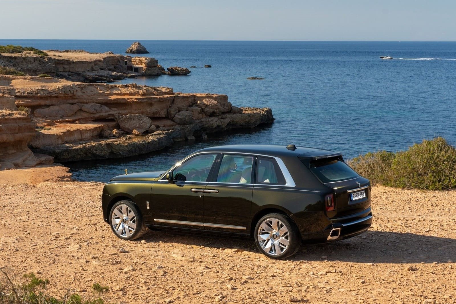 2025 - ROLLS-ROYCE CULLINAN SERIES II ‘LUXURIAN’ IN OLIVIN, foto 3