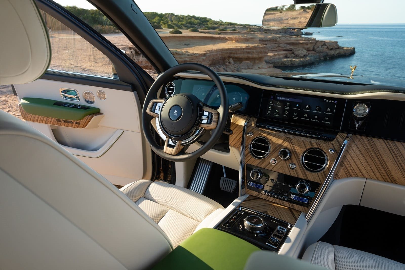 2025 - ROLLS-ROYCE CULLINAN SERIES II ‘LUXURIAN’ IN OLIVIN, foto 4