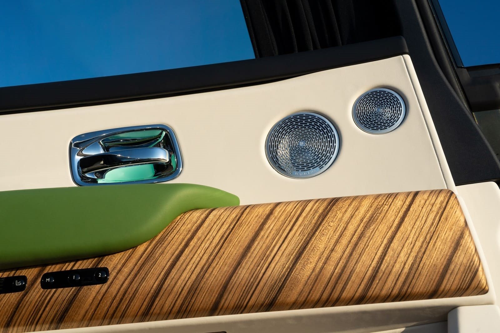 2025 - ROLLS-ROYCE CULLINAN SERIES II ‘LUXURIAN’ IN OLIVIN, foto 8