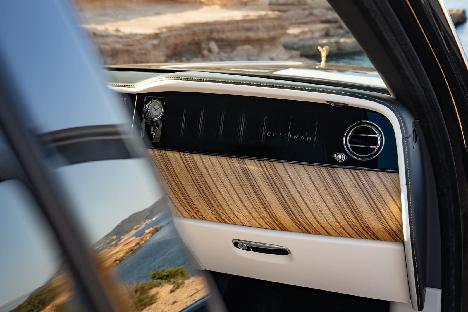 2025 - ROLLS-ROYCE CULLINAN SERIES II ‘LUXURIAN’ IN OLIVIN, foto 10