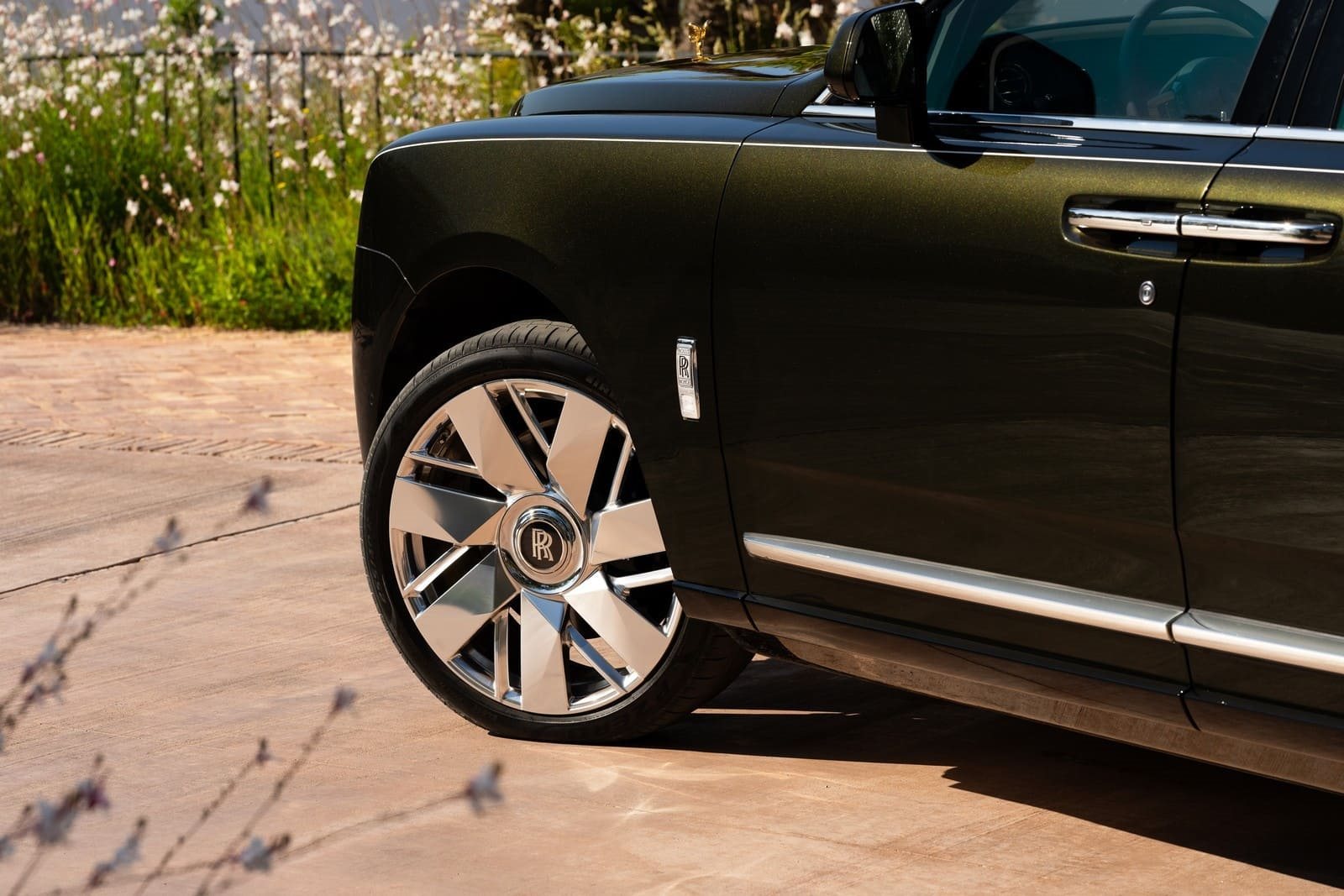 2025 - ROLLS-ROYCE CULLINAN SERIES II ‘LUXURIAN’ IN OLIVIN, foto 11