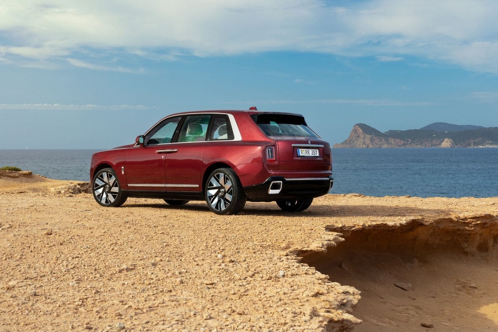 2025 - ROLLS-ROYCE CULLINAN SERIES II ‘PROTAGONIST’ IN SCALA RED, foto 2