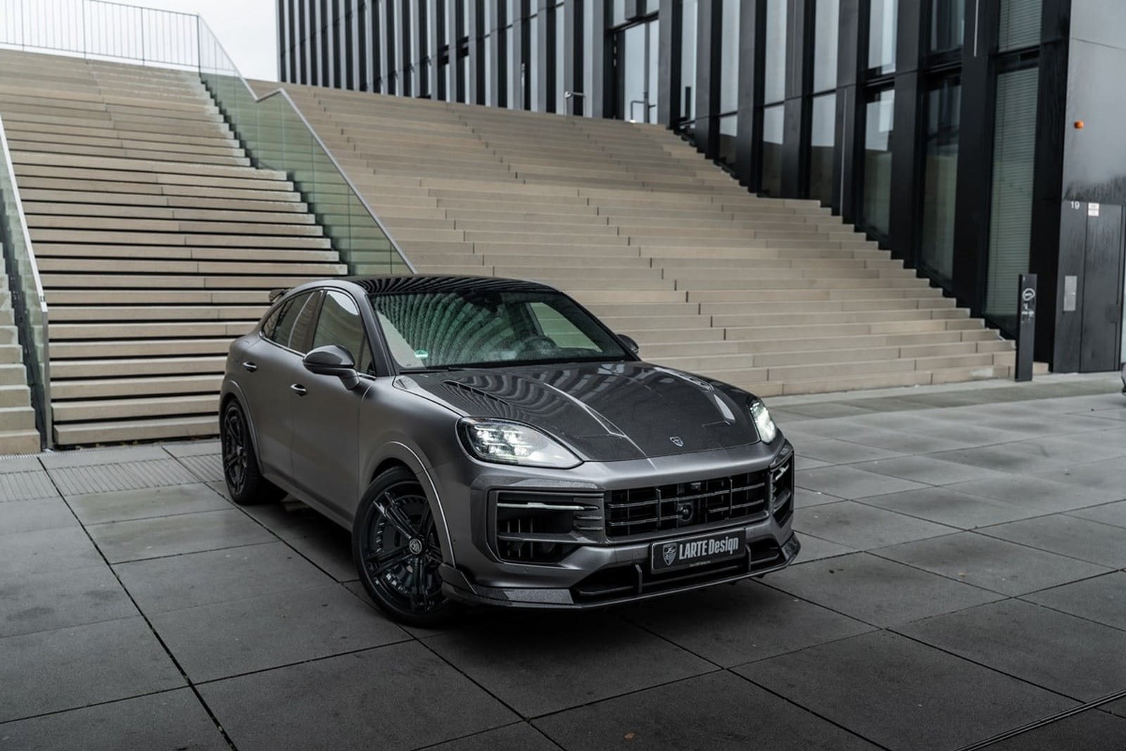 2025 - PORSCHE CAYENNE S COUPE BY LARTE DESIGN, foto 3