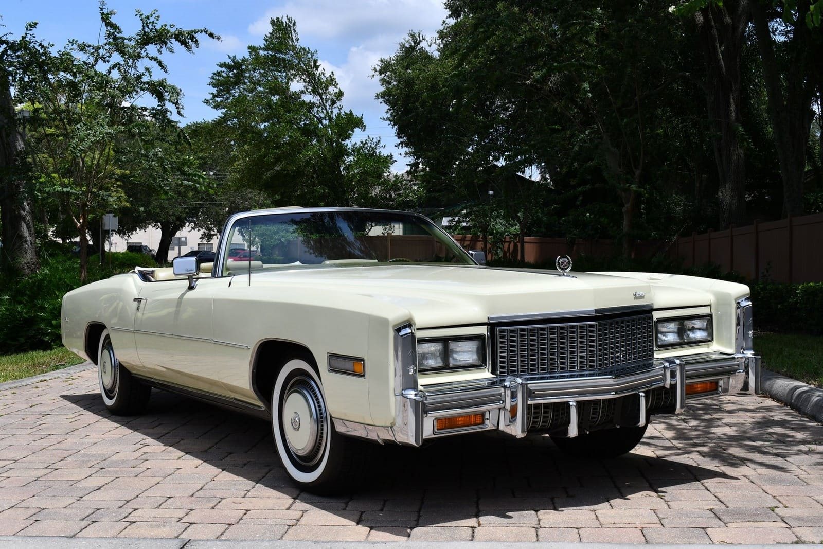 1976 - CADILLAC ELDORADO CONVERTIBLE PHOENICIAN IVORY, foto 1