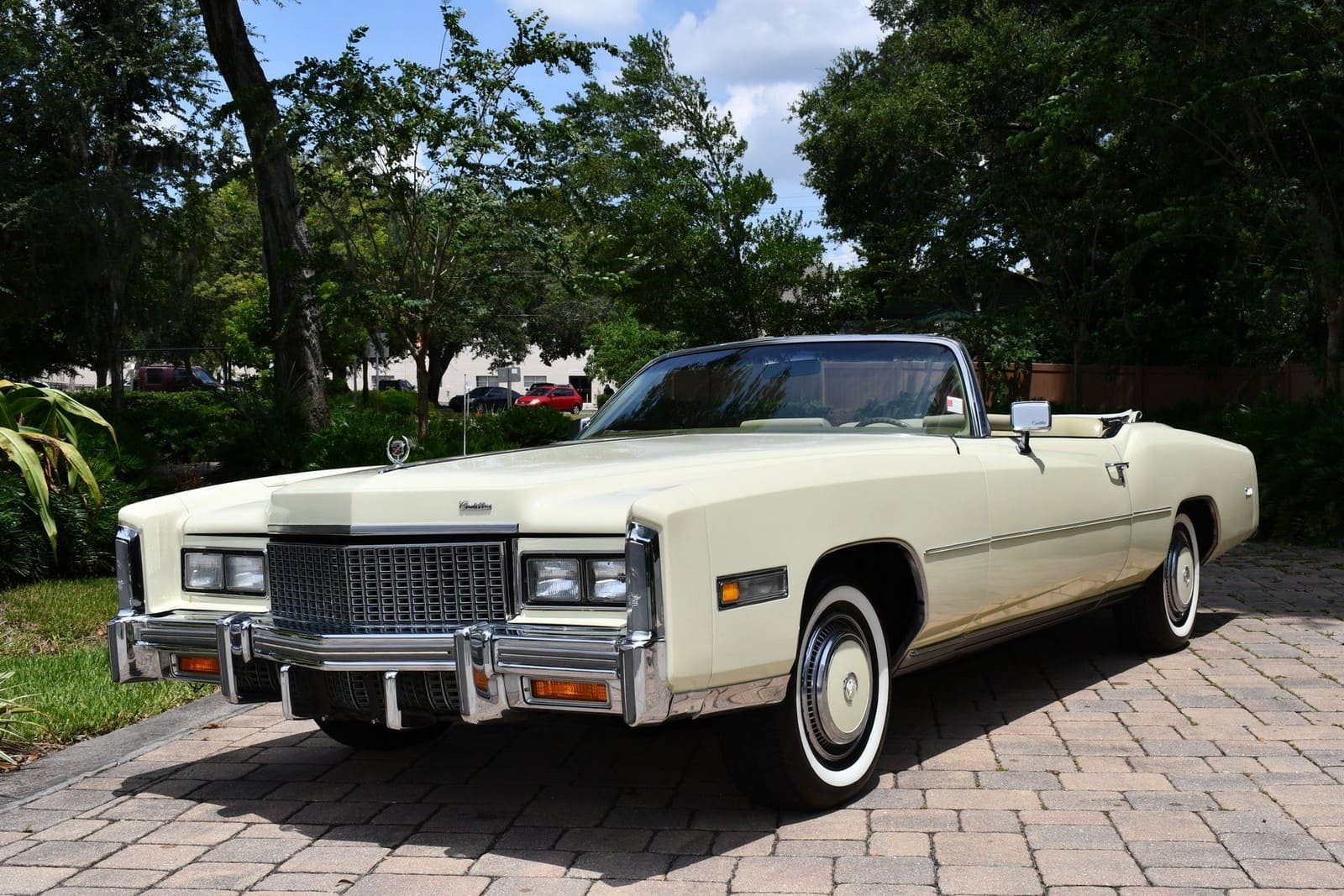 1976 - CADILLAC ELDORADO CONVERTIBLE PHOENICIAN IVORY, foto 2