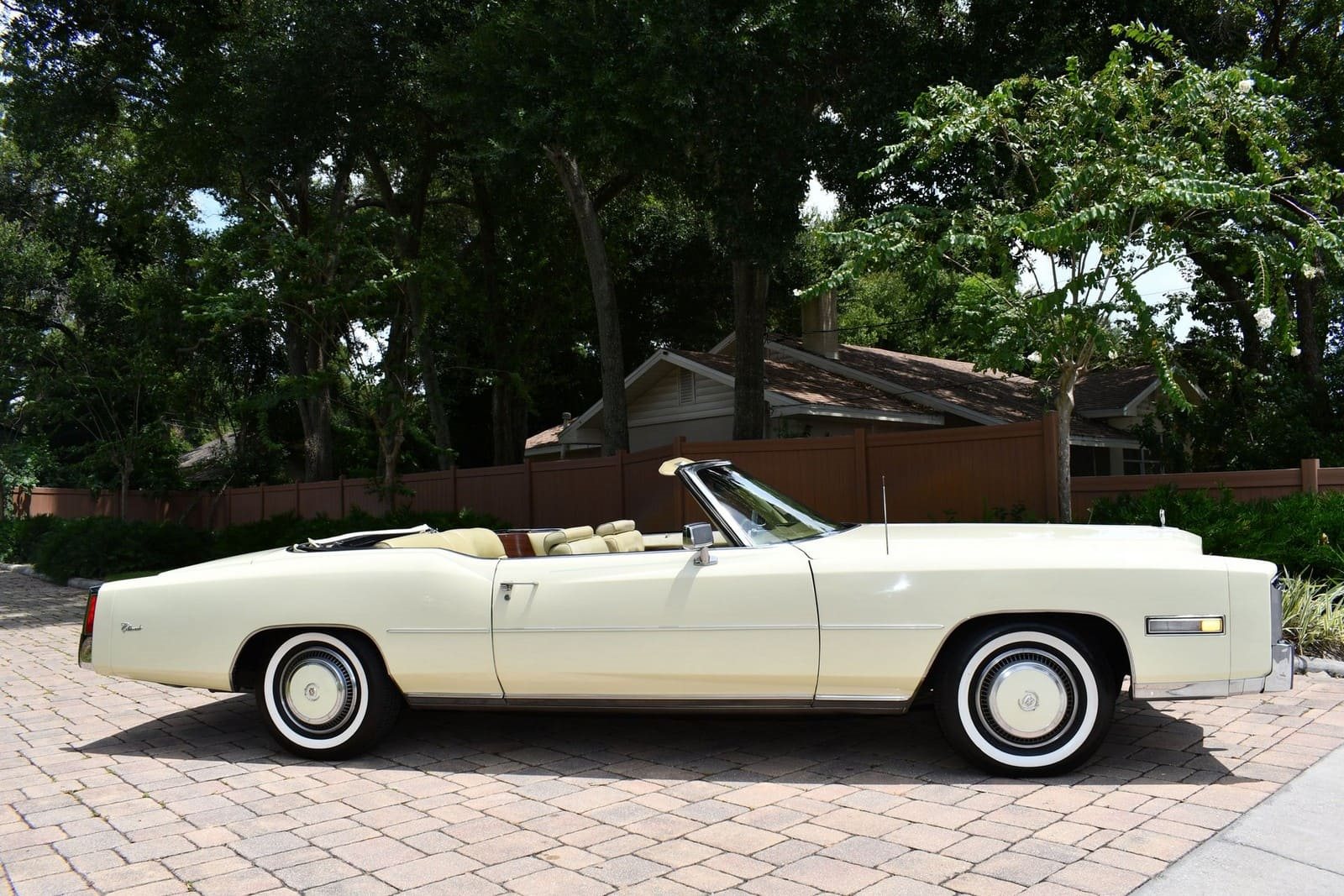 1976 - CADILLAC ELDORADO CONVERTIBLE PHOENICIAN IVORY, foto 3