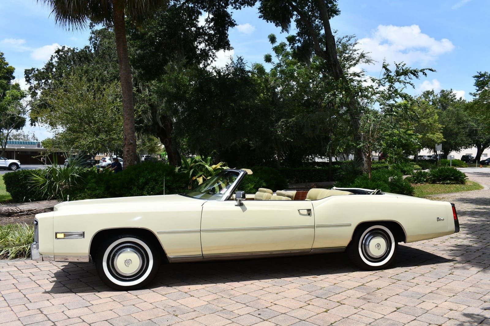 1976 - CADILLAC ELDORADO CONVERTIBLE PHOENICIAN IVORY, foto 4