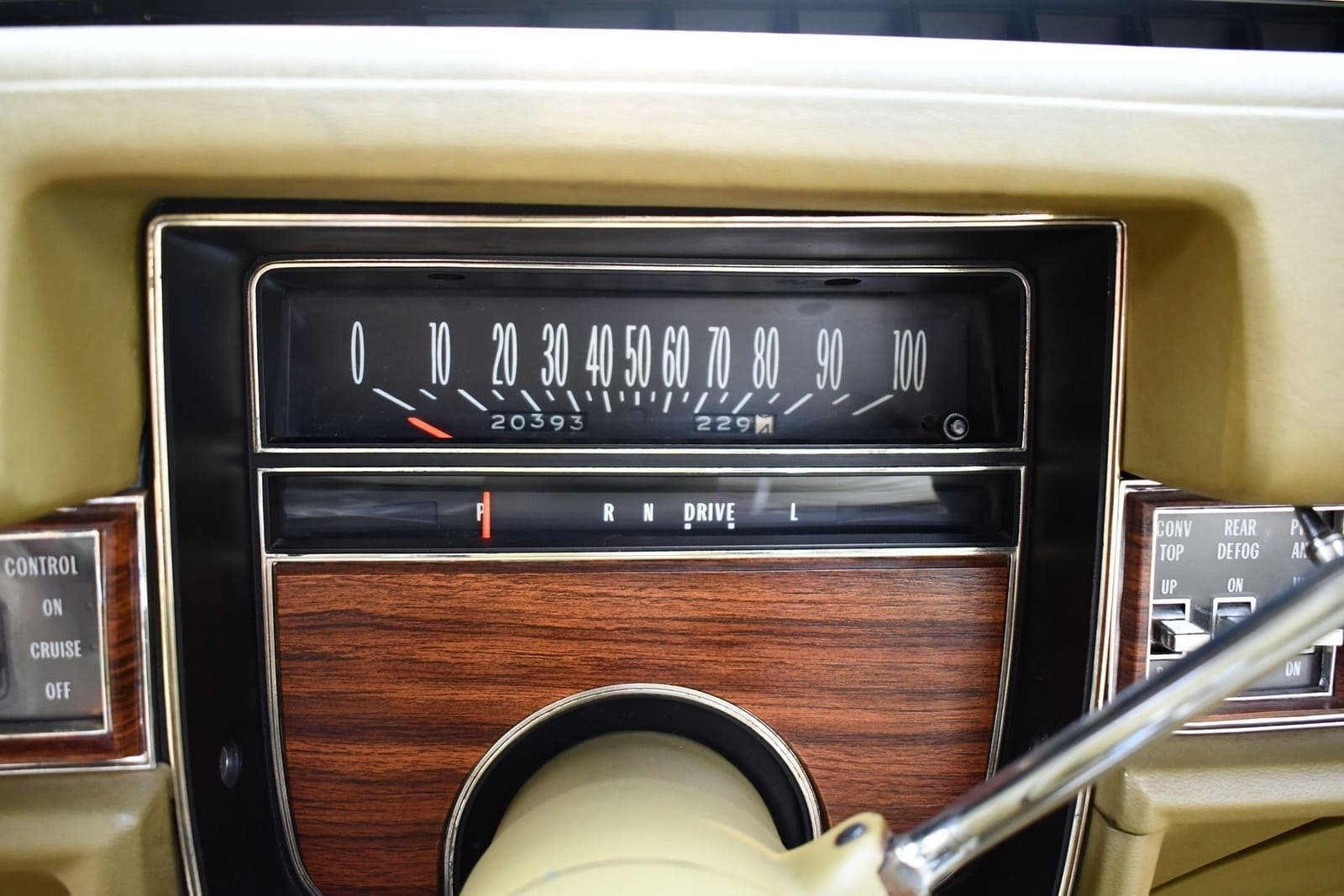 1976 - CADILLAC ELDORADO CONVERTIBLE PHOENICIAN IVORY, foto 30