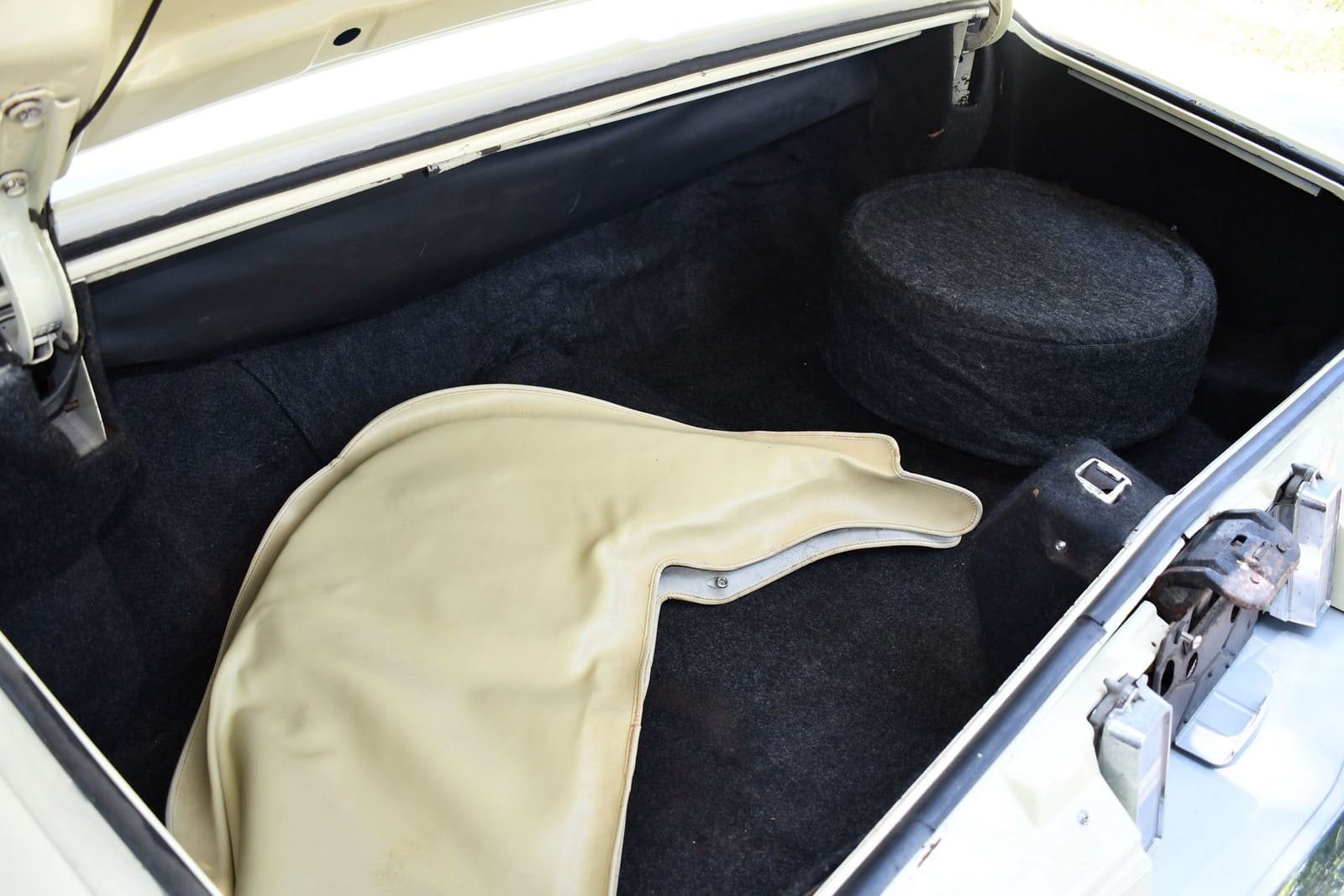 1976 - CADILLAC ELDORADO CONVERTIBLE PHOENICIAN IVORY, foto 39