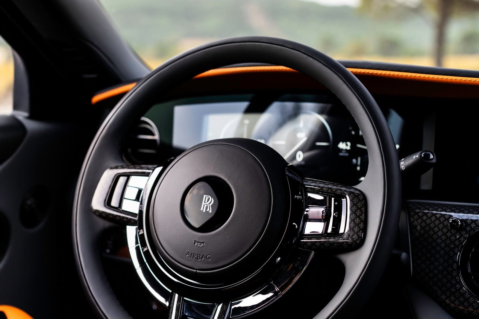 2025 - ROLLS-ROYCE BLACK BADGE GHOST SERIES II ‘AESTHETE’ IN JUBILEE SILVER AND BLACK, foto 12