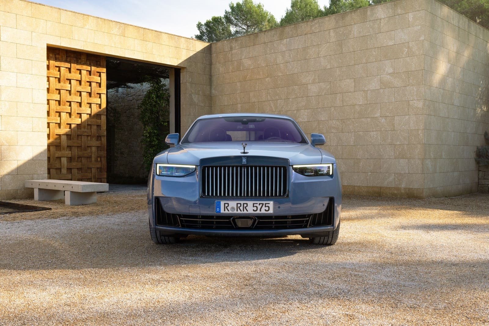 2025 - ROLLS-ROYCE BLACK BADGE GHOST SERIES II ‘ENDEAVOUR’ IN WITTERING BLUE, foto 2