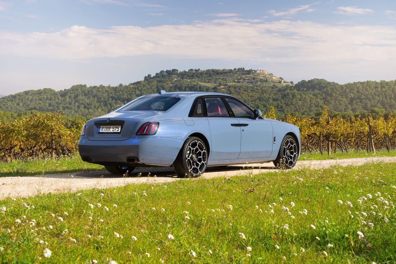 2025 - ROLLS-ROYCE BLACK BADGE GHOST SERIES II ‘ENDEAVOUR’ IN WITTERING BLUE, foto 4