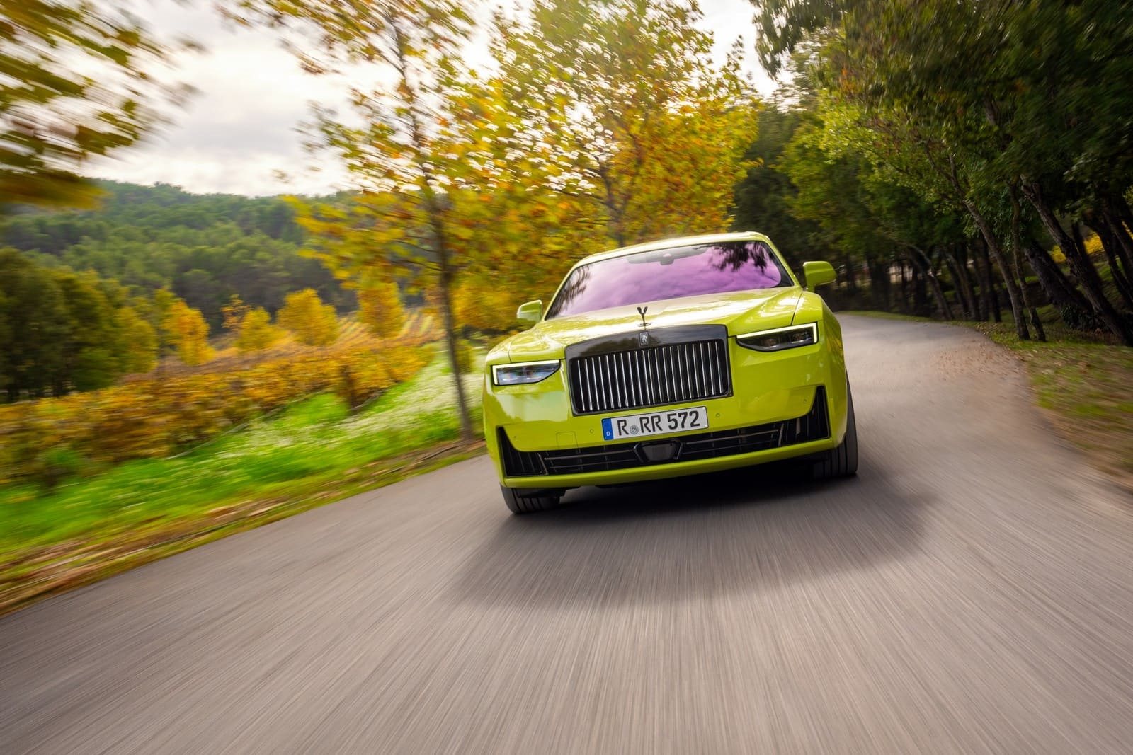 2025 - ROLLS-ROYCE BLACK BADGE GHOST SERIES II ‘IDEALIST’ IN VALIVIAN LIME, foto 5