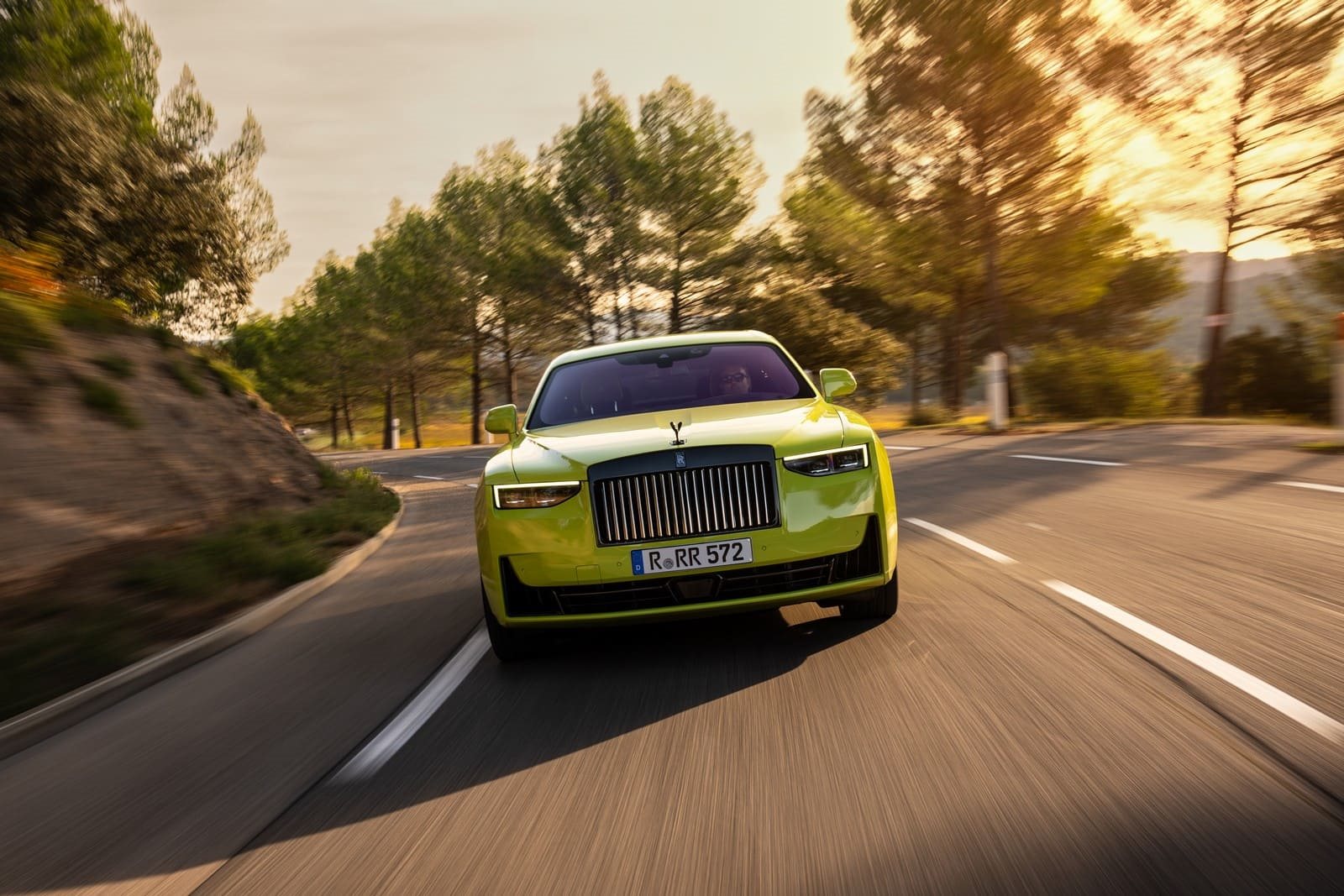 2025 - ROLLS-ROYCE BLACK BADGE GHOST SERIES II ‘IDEALIST’ IN VALIVIAN LIME, foto 6