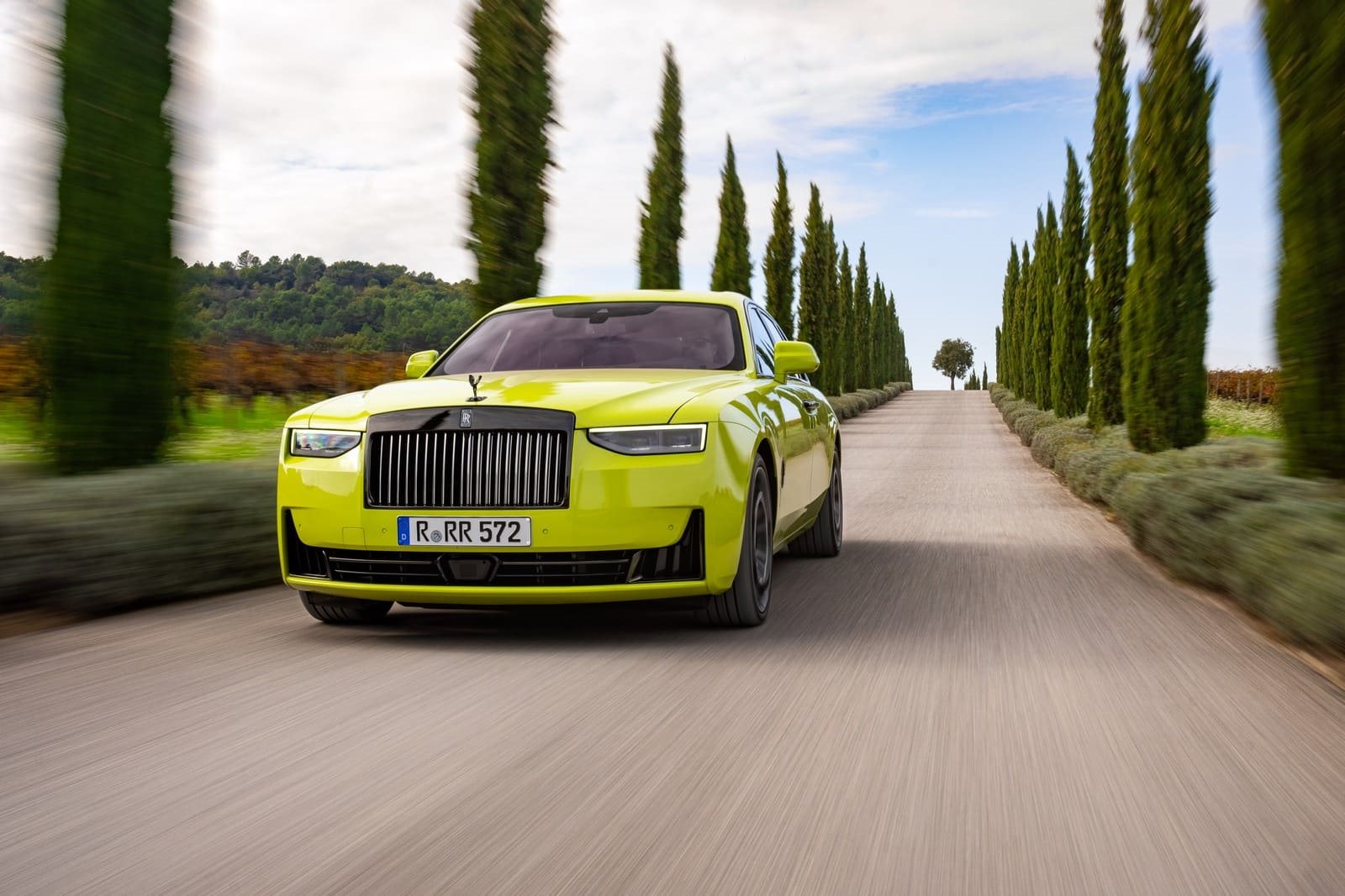 2025 - ROLLS-ROYCE BLACK BADGE GHOST SERIES II ‘IDEALIST’ IN VALIVIAN LIME, foto 7