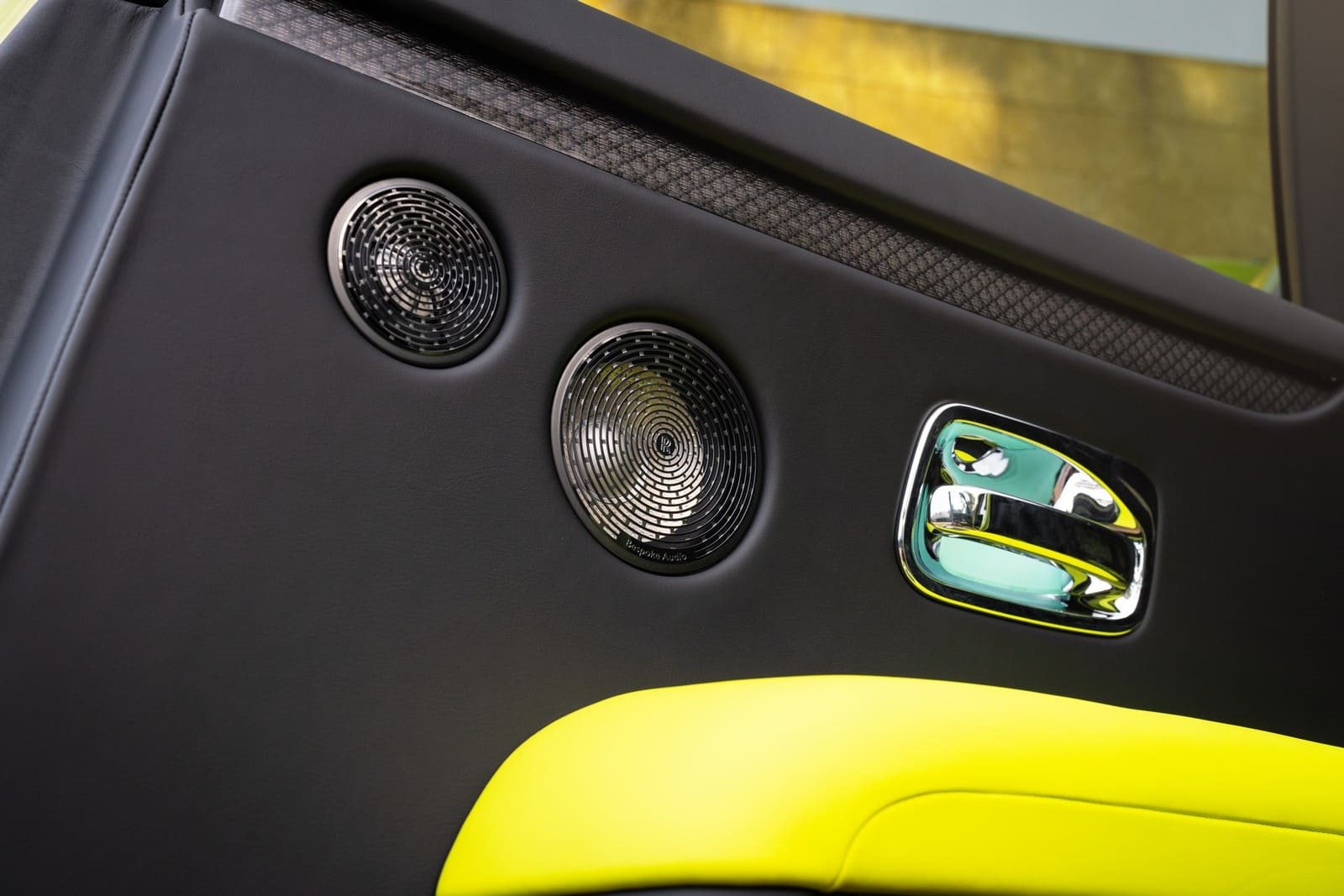 2025 - ROLLS-ROYCE BLACK BADGE GHOST SERIES II ‘IDEALIST’ IN VALIVIAN LIME, foto 12