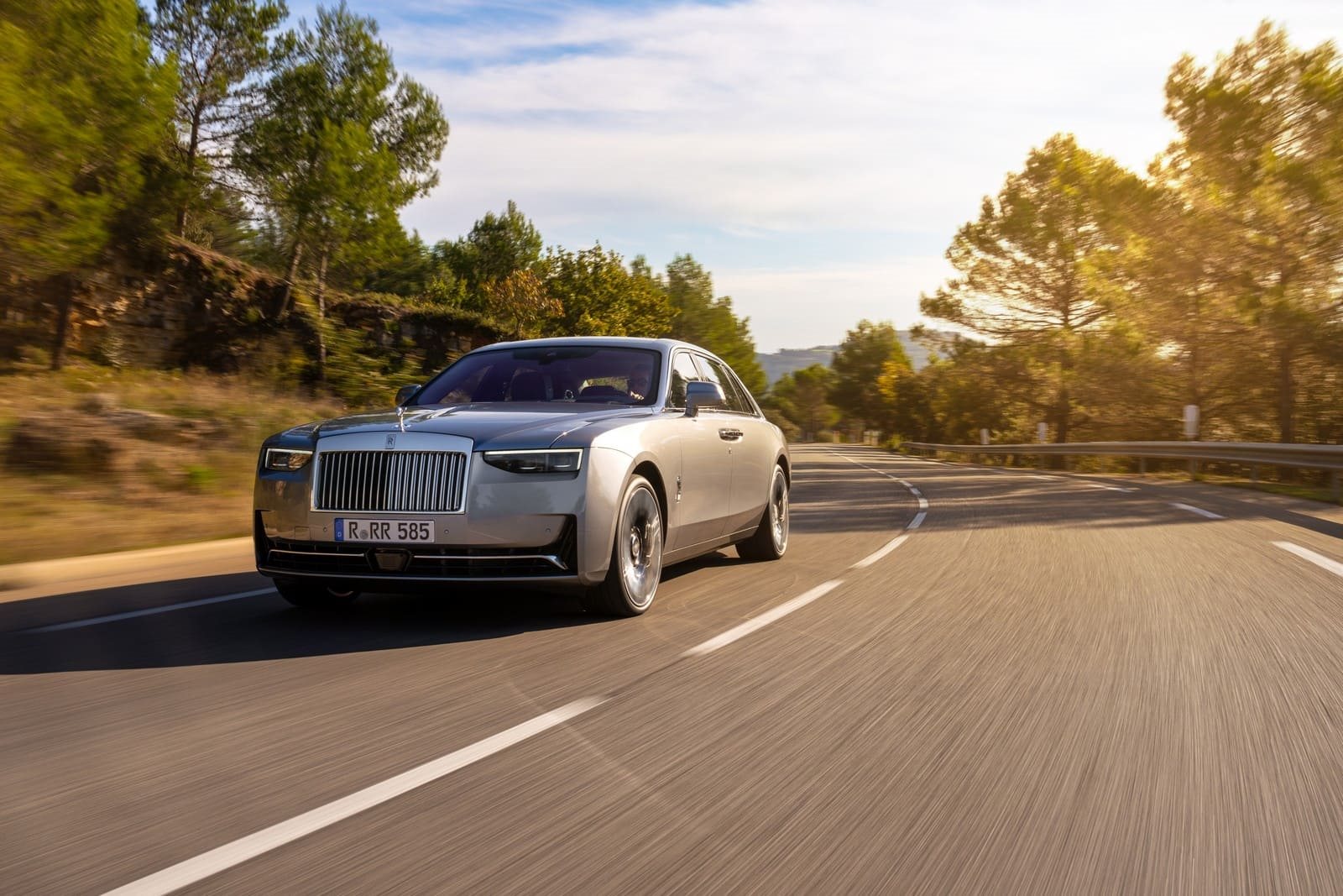 2025 - ROLLS-ROYCE GHOST EXTENDED SERIES II IN WITTERING BLUE AND SILVER, foto 3