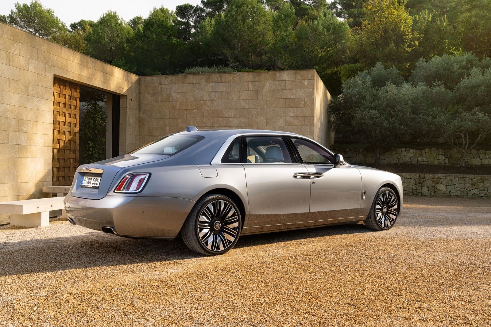 2025 - ROLLS-ROYCE GHOST EXTENDED SERIES II IN WITTERING BLUE AND SILVER, foto 5