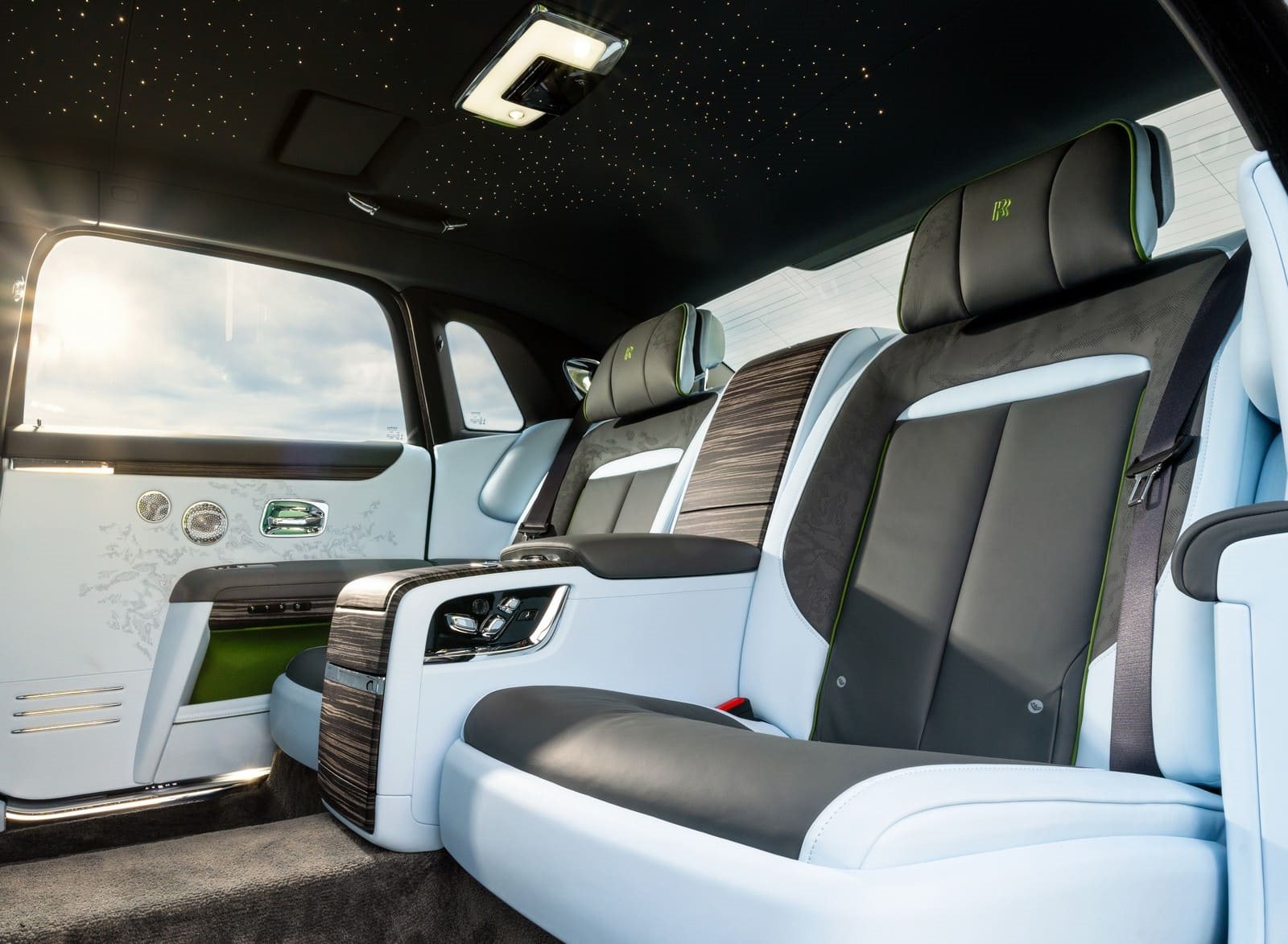 2025 - ROLLS-ROYCE GHOST EXTENDED SERIES II IN WITTERING BLUE AND SILVER, foto 6