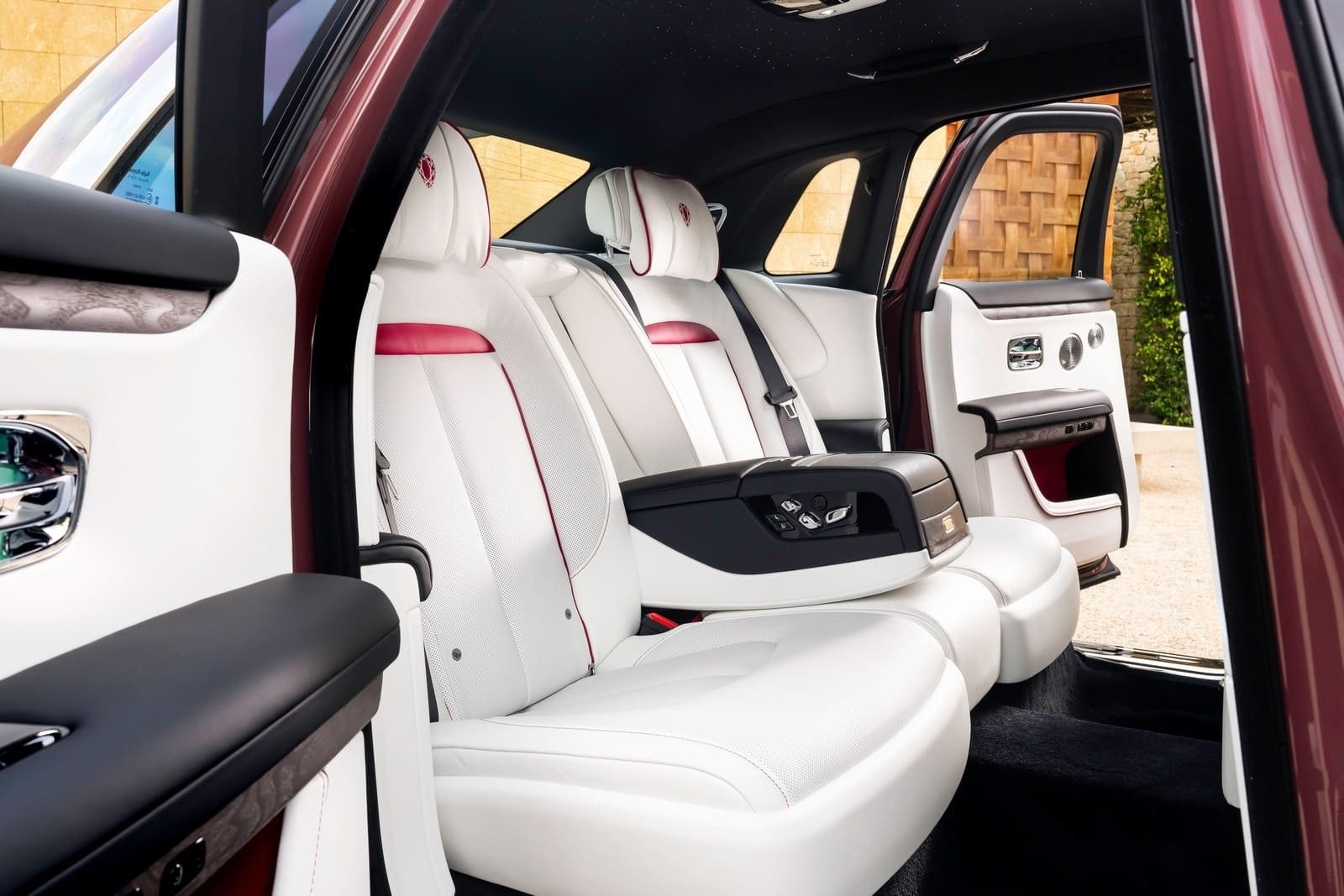 2025 - ROLLS-ROYCE GHOST SERIES II ‘ENDEAVOUR’ IN EMPERADOR TRUFFLE, foto 8